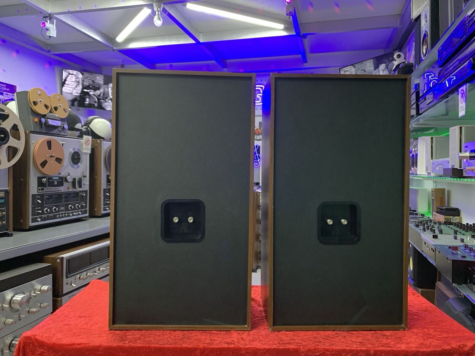 Acoustic Research AR 25 Speakers 2 Way 50 Watts RMS Vintage 1979 WORK Good Look