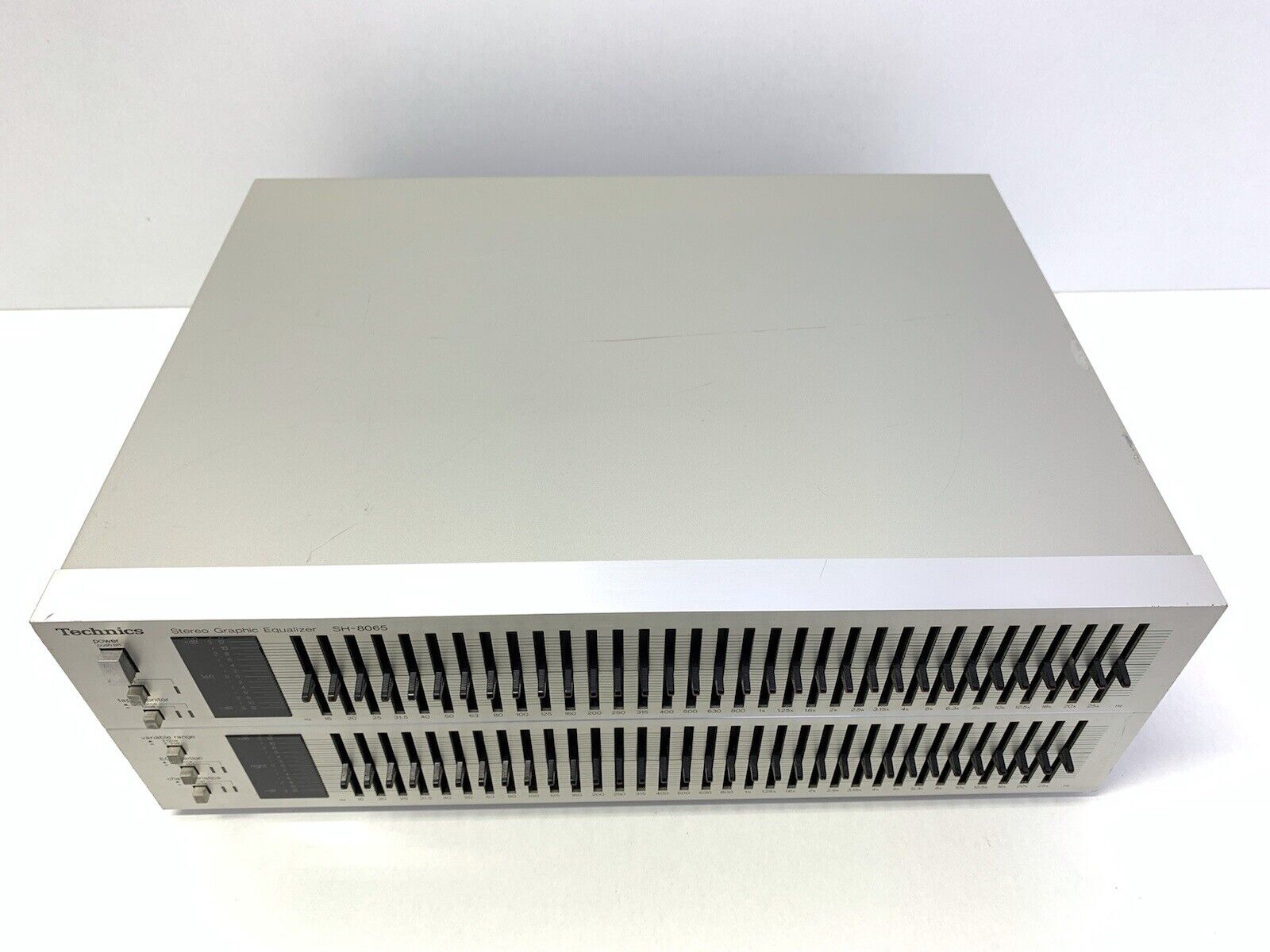 TECHNICS SH-8065 Stereo Graphic Equalizer 33 Bands Vintage 1983 Working LIKE NEW