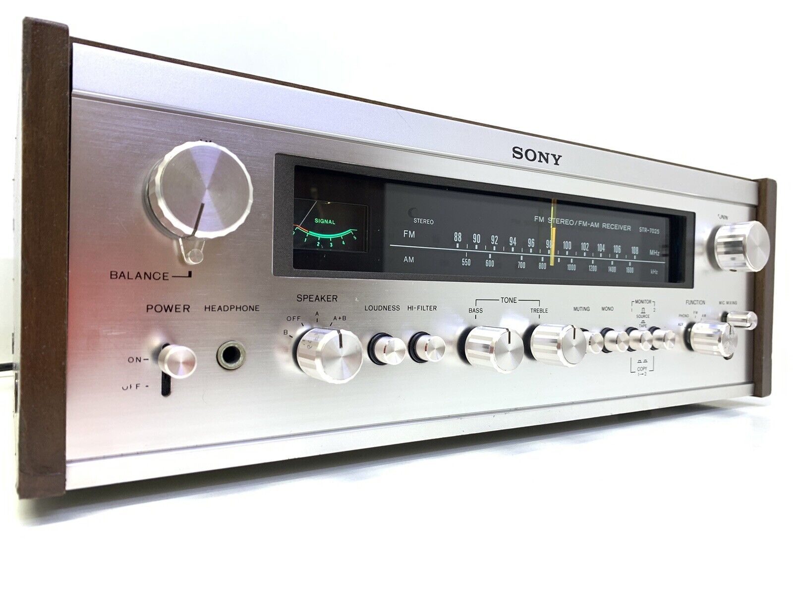 SONY STR-7025 Stereo Receiver 36 Watts RMS Vintage 1974 Refurbished Good Look