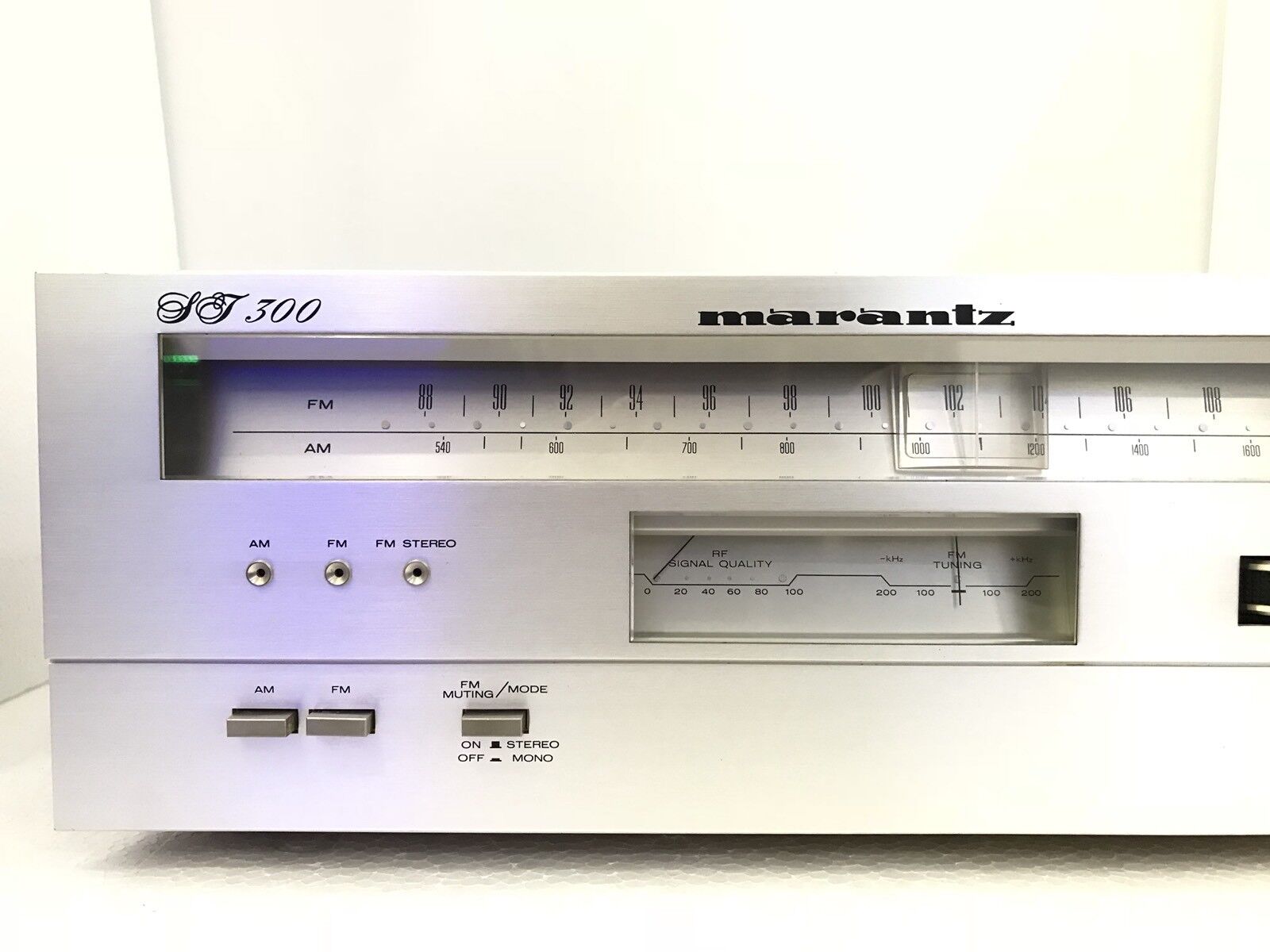MARANTZ ST-300 AM FM Stereo Tuner analogue Rare Vintage 1980 Like New