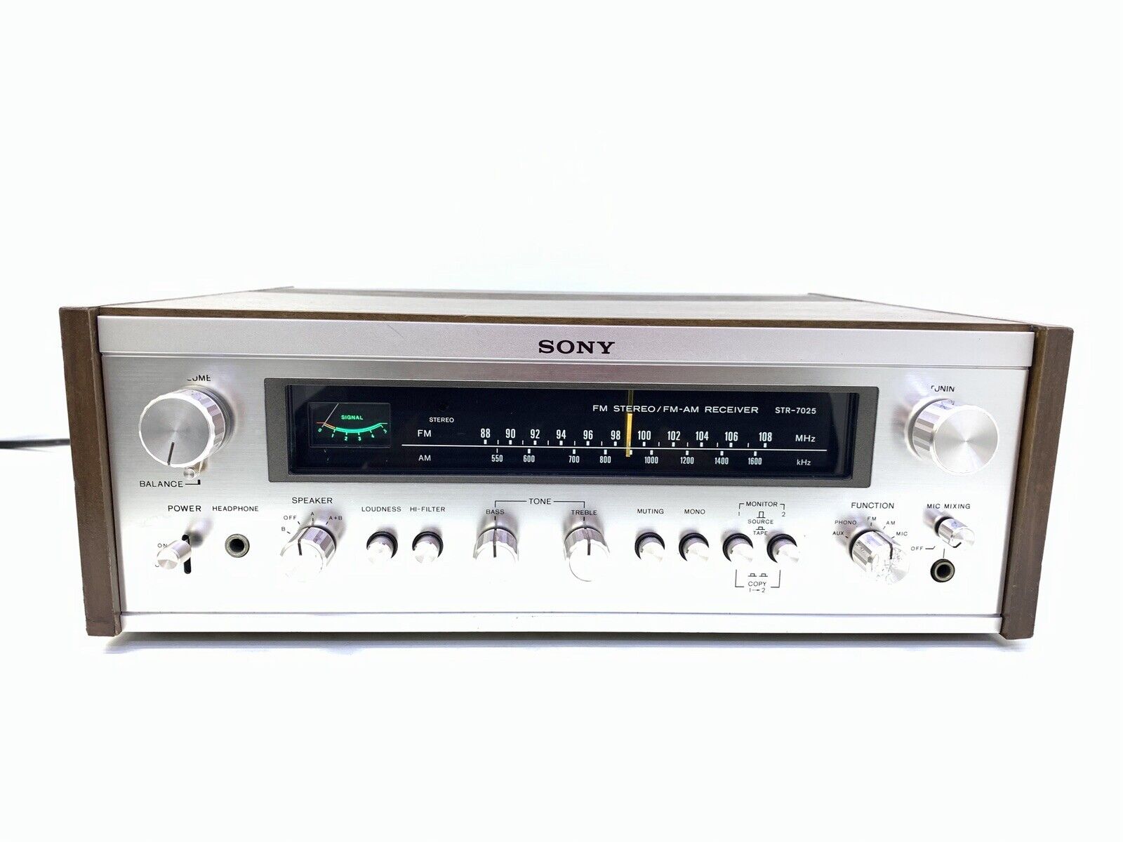 SONY STR-7025 Stereo Receiver 36 Watts RMS Vintage 1974 Refurbished Good Look