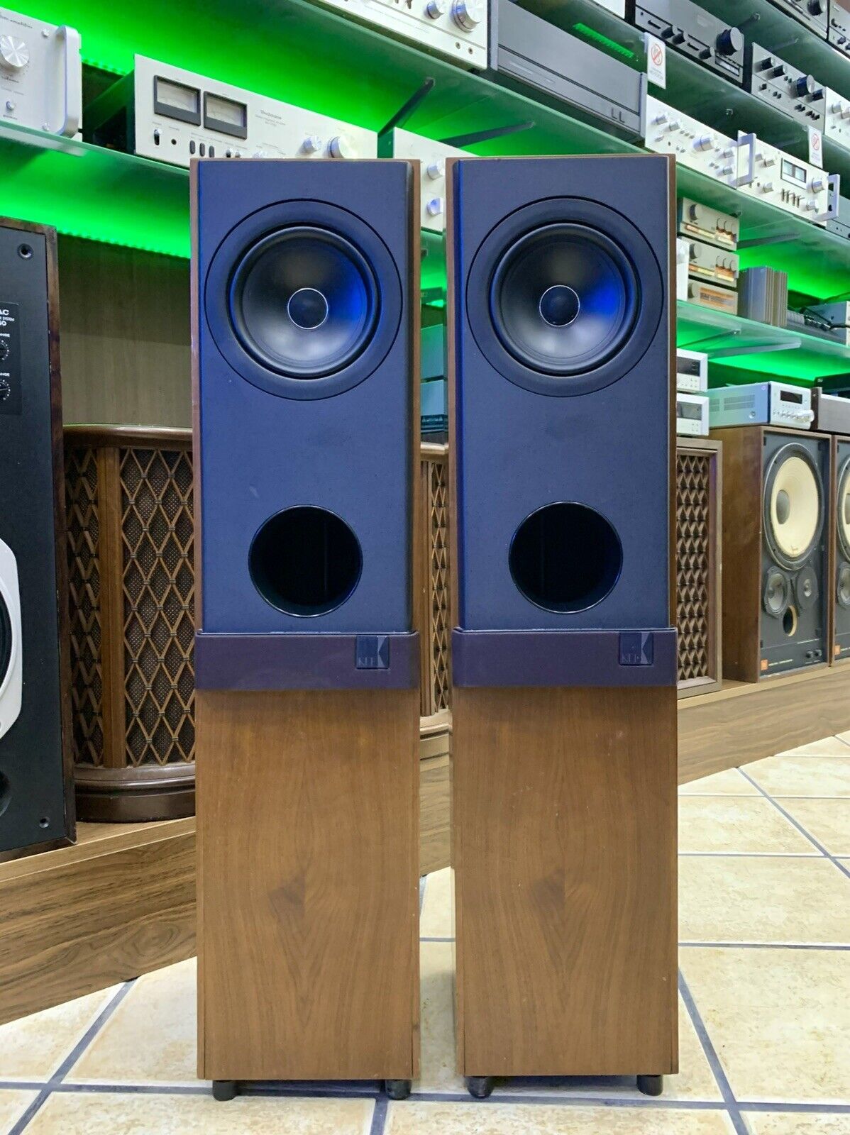 KEF REFERENCE SERIES Model 103/4S Hi End Vintage monitor Speaker 200 W Good Look