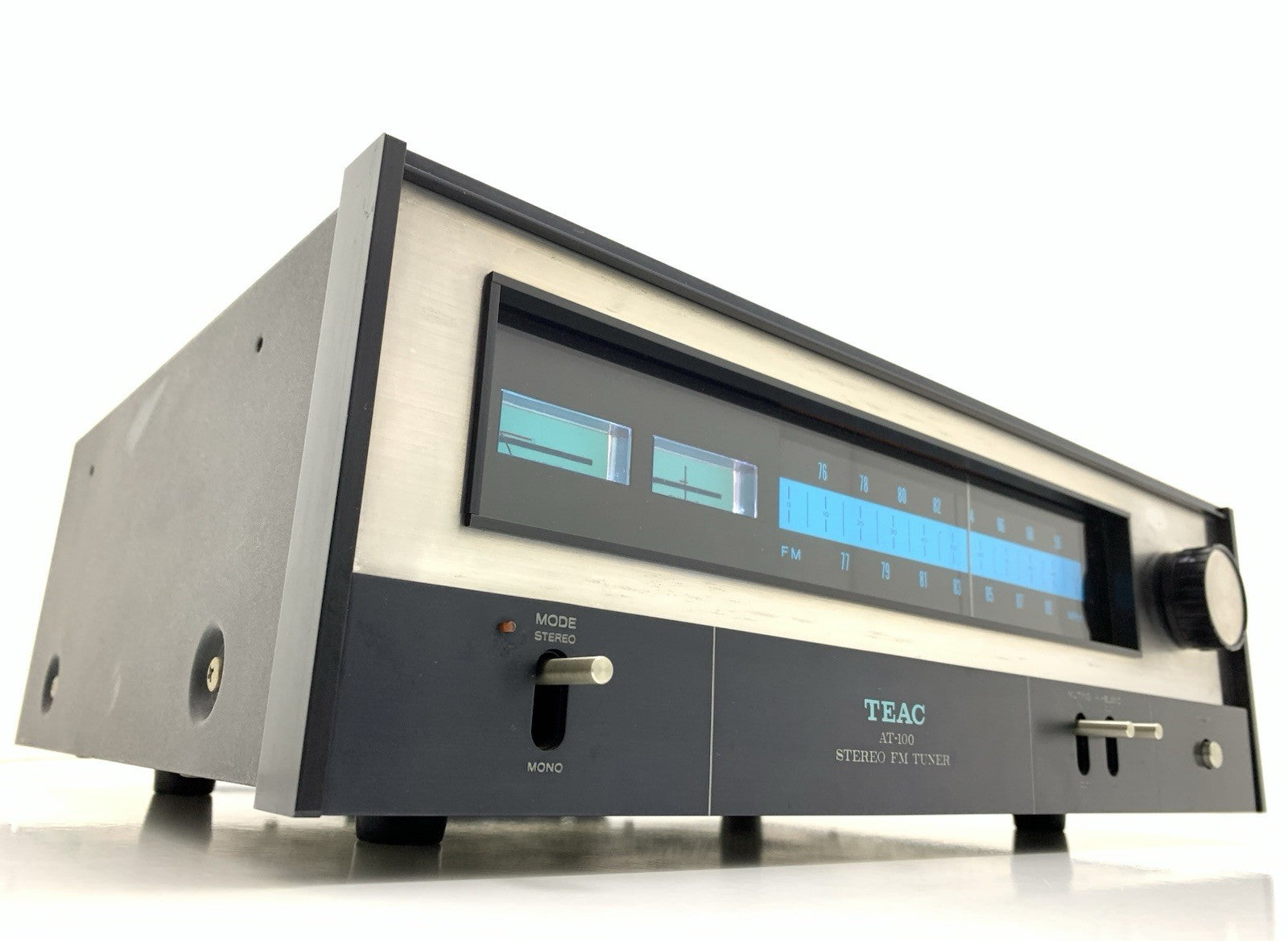 TEAC AT 100 FM Stereo Tuner Vintage 1970 High End From Japan WORK Good Look