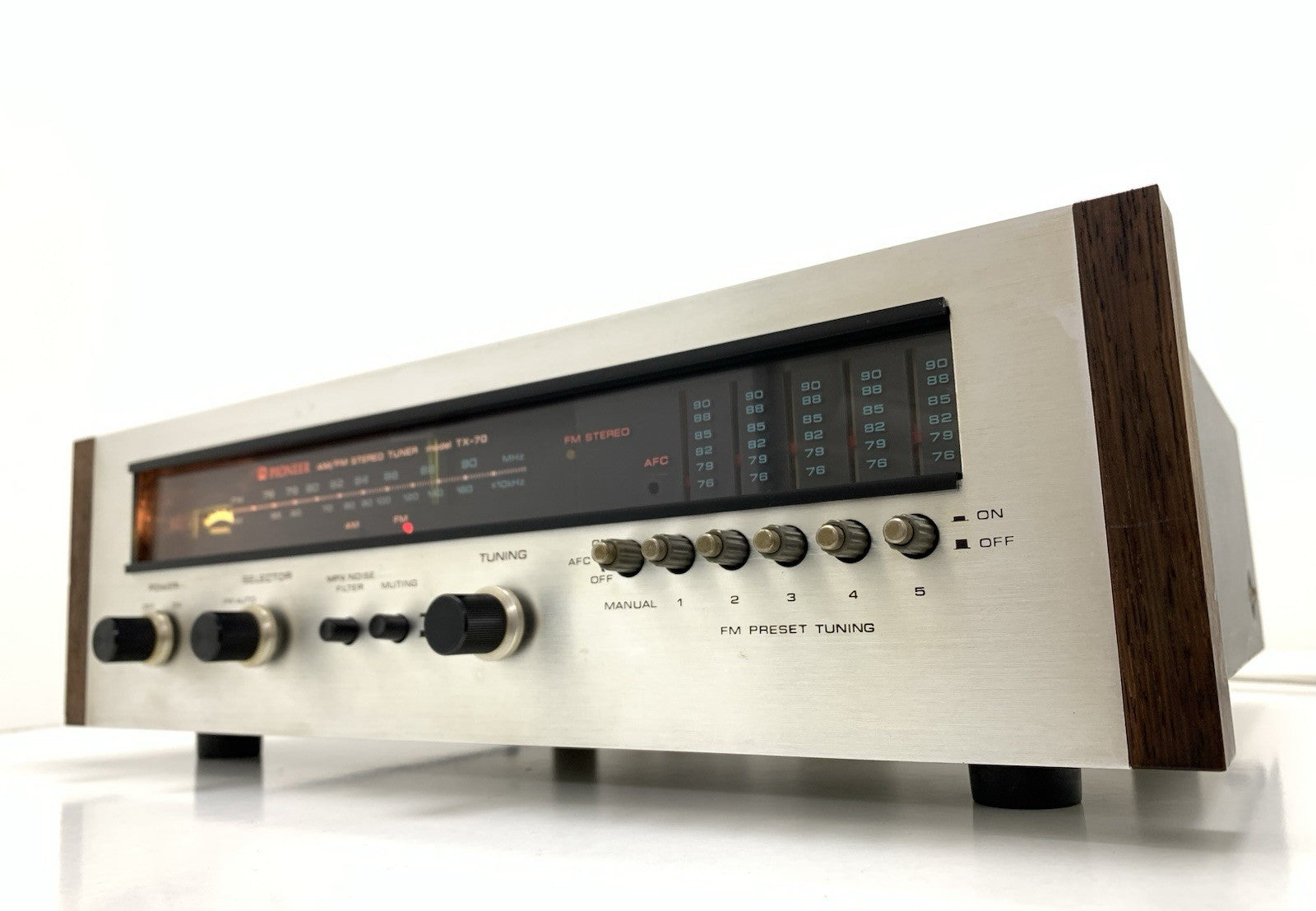 Pioneer TX 70 / TX 700 Working 76-108MHz Vintage Stereo Tuner 220/240V Good Look