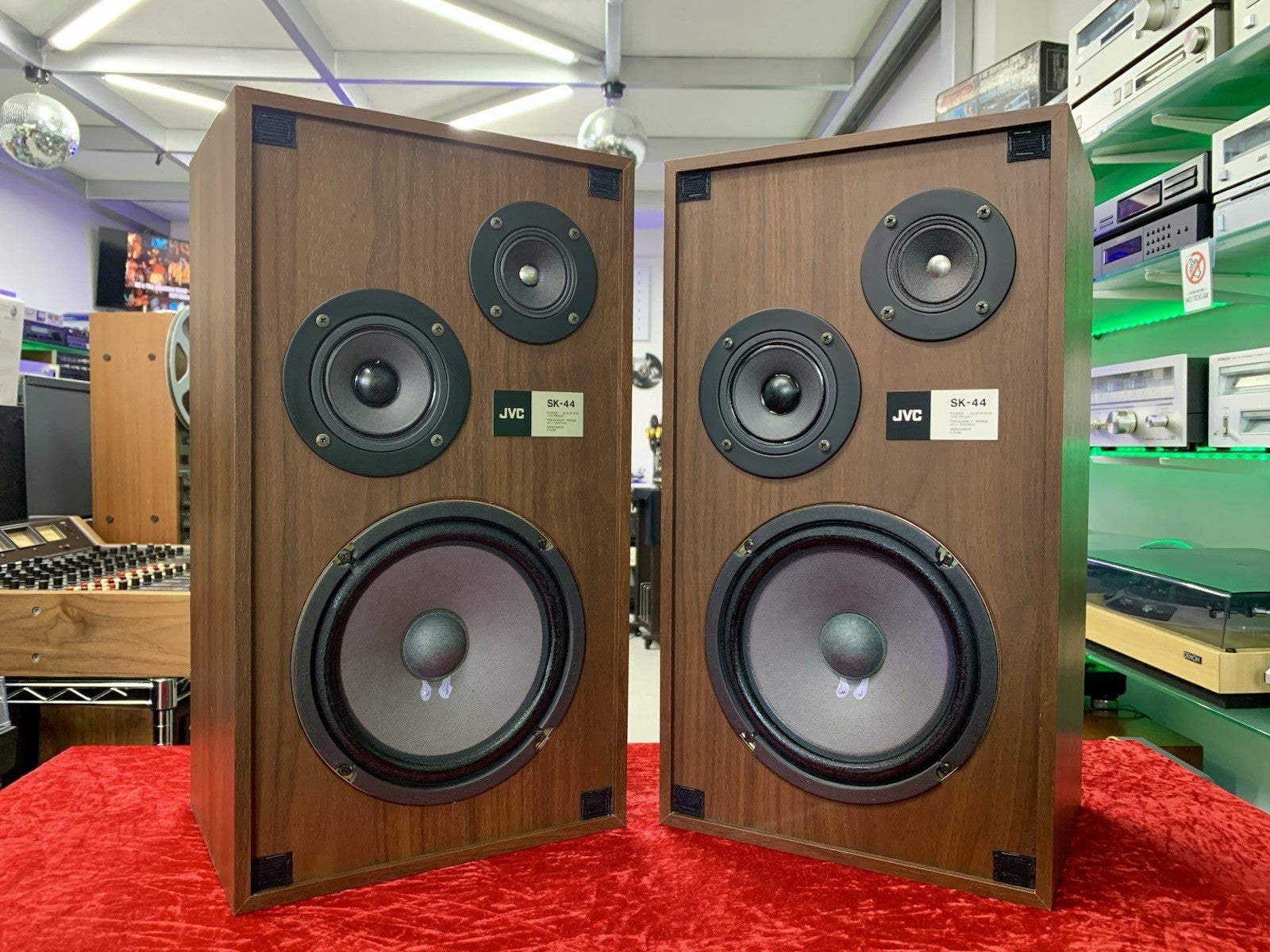 JVC SK 44 Speakers 3 Way System 70 Watts Vintage 1976 OLD STOCK NEW NEVER USED