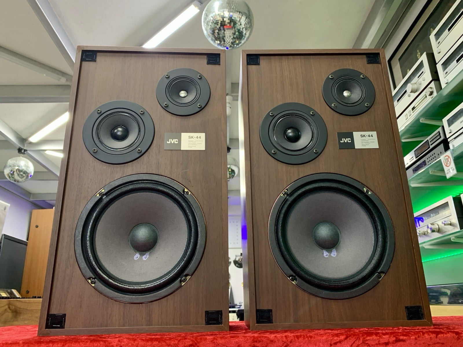 JVC SK 44 Speakers 3 Way System 70 Watts Vintage 1976 OLD STOCK NEW NEVER USED