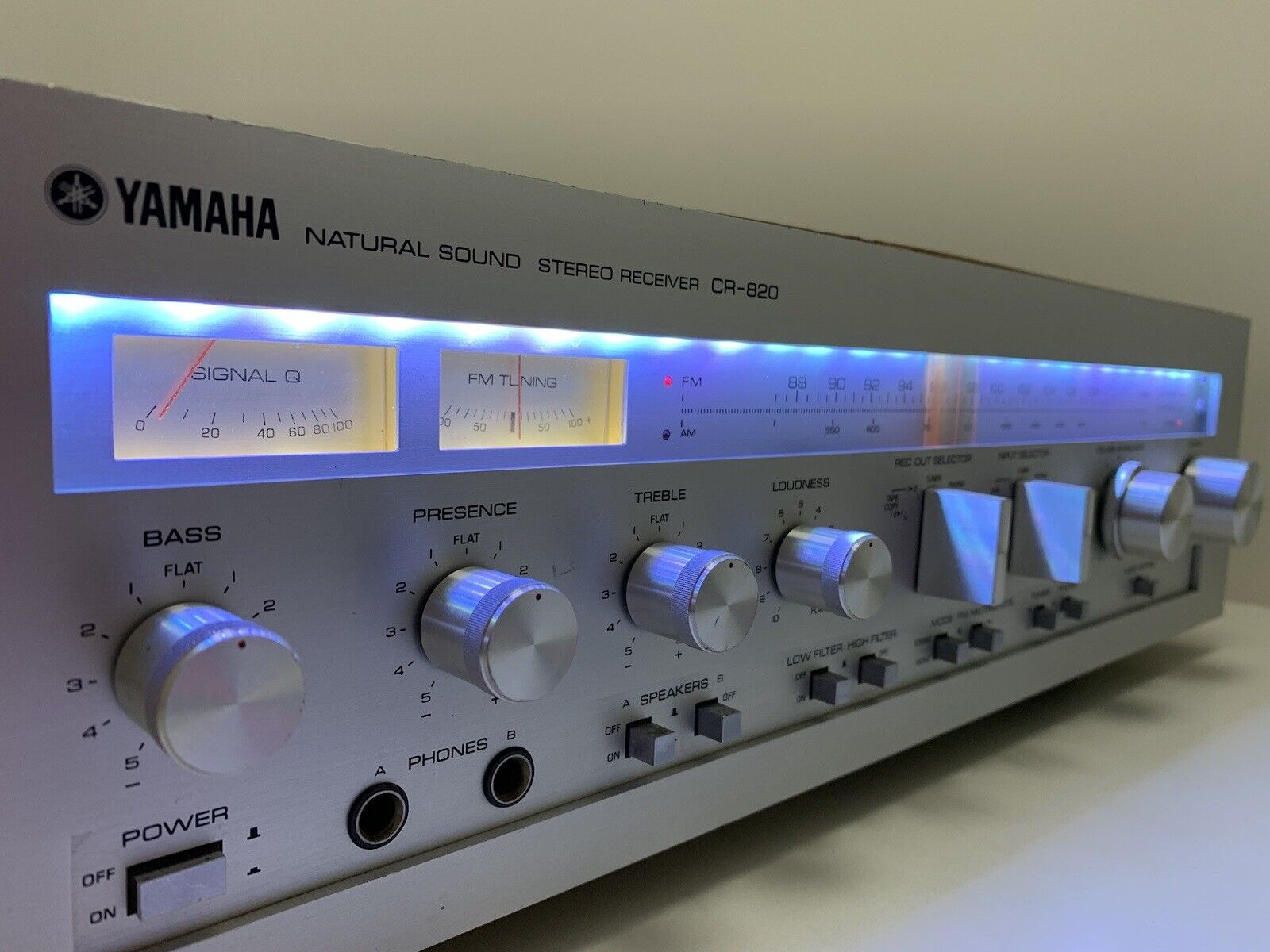 YAMAHA CR-820 AM FM Stereo Receiver 2 X 50 Watts RMS Vintage 1977 WORK Good Look