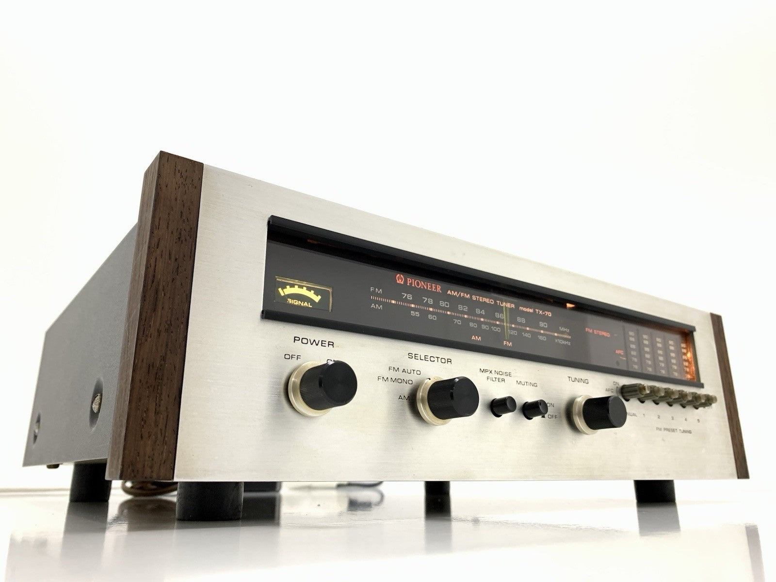 Pioneer TX 70 / TX 700 Working 76-108MHz Vintage Stereo Tuner 220/240V Good Look