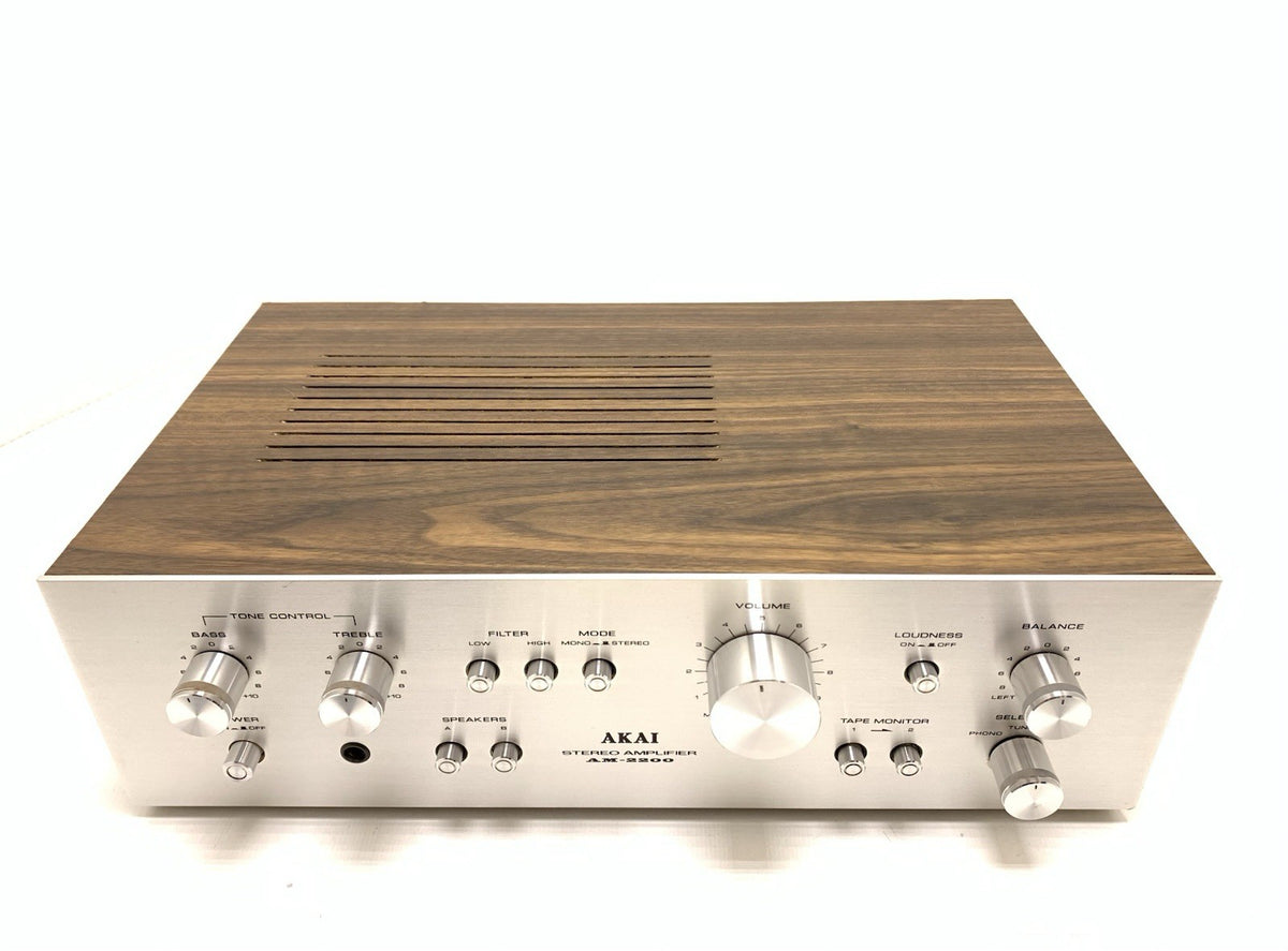 AKAI AM 2200 Stereo Integrated Amplifier 20+20 Watts RMS Vintage WORK Good Look