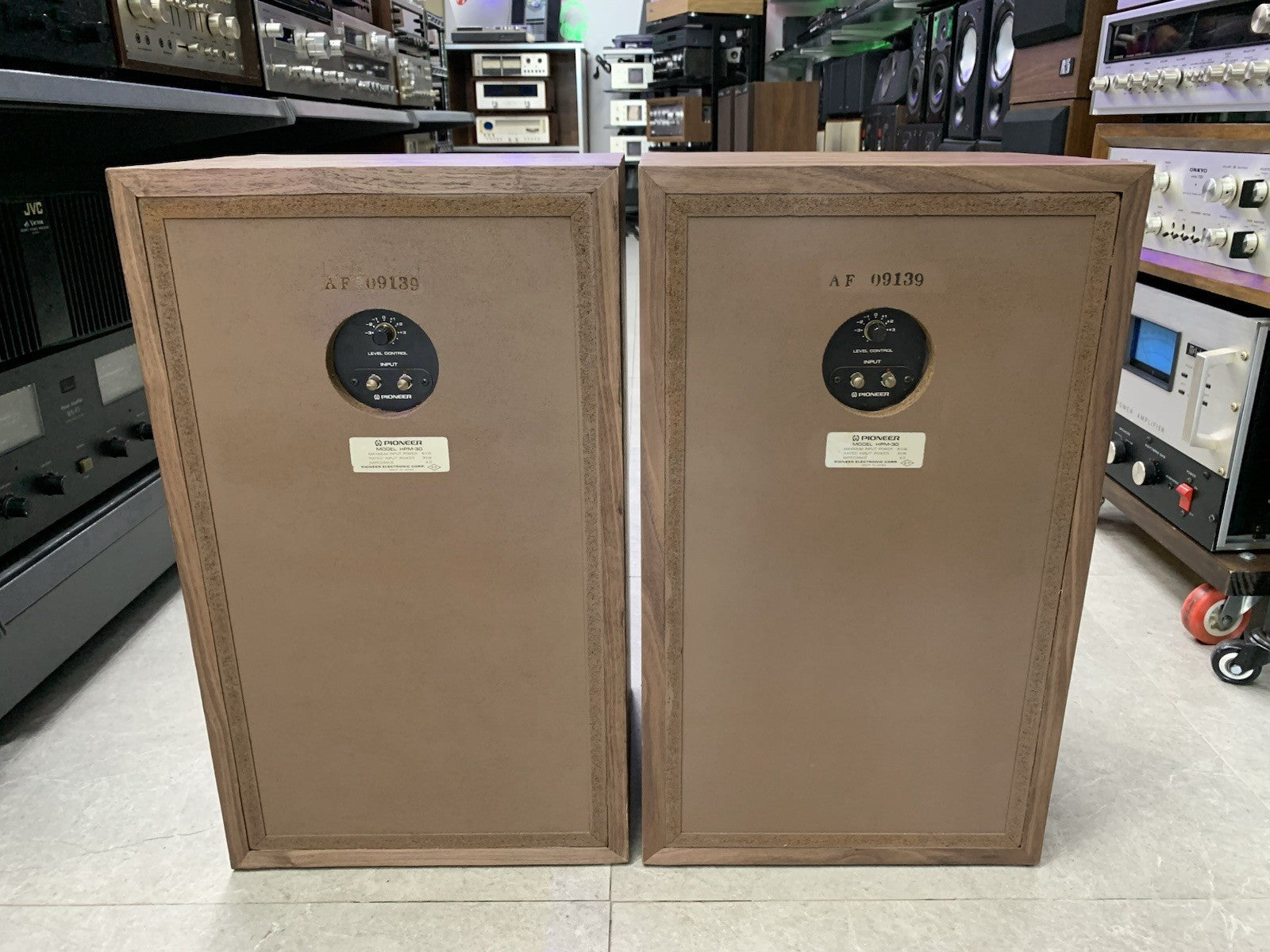 PIONEER HPM 30 SPEAKERS 60W RMS 3Way Vintage 1979 WORK New Wood Walnut GOOD LOOK