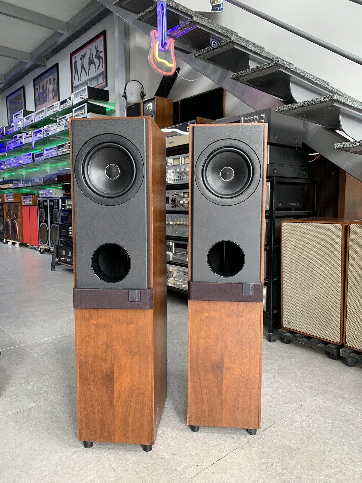 KEF REFERENCE SERIES Model 103/4S Vintage monitor Speaker 200W Work Good Look