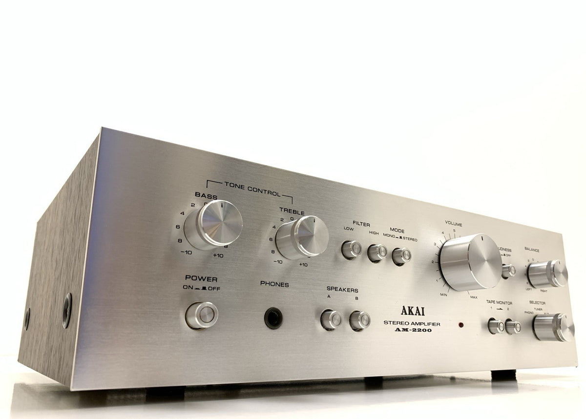 AKAI AM 2200 Stereo Integrated Amplifier 20+20 Watts RMS Vintage WORK Good Look