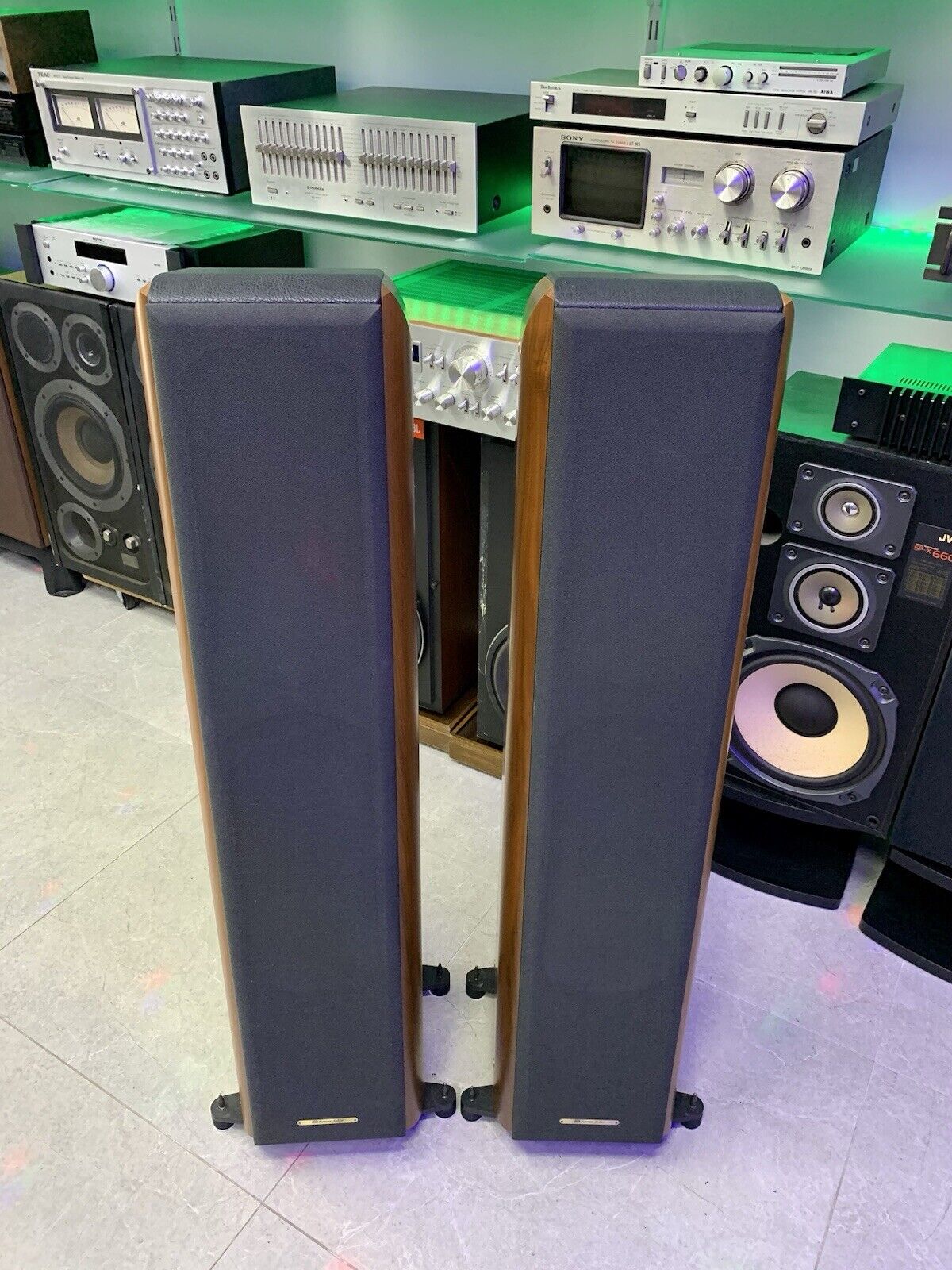 SONUS FABER GRAN PIANO HOME  Speakers 2 1/2 Way System 250 Watts RMS Good Look
