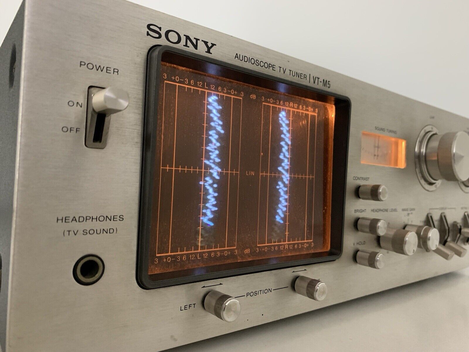 SONY AUDIO SCOPE TV TUNER VT-M5 Hi End Vintage 1977 RARE WORK 220Volts Good Look