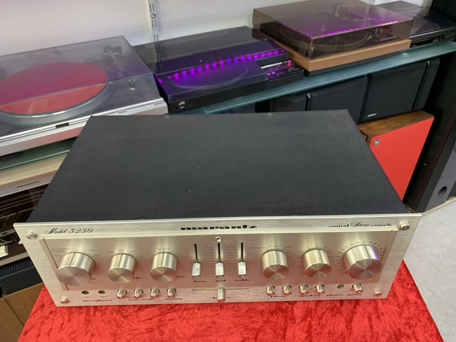 MARANTZ Model 3250 Stereo Pre Amplifier Vintage 1978 High End Working Good Look