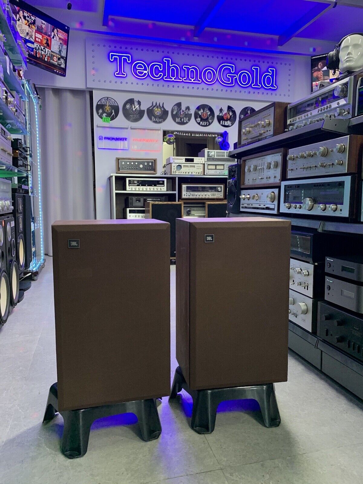 JBL L 19 Speakers 2 Way 35 Watts RMS Vintage 1977 Refurbished Work Good LOOK