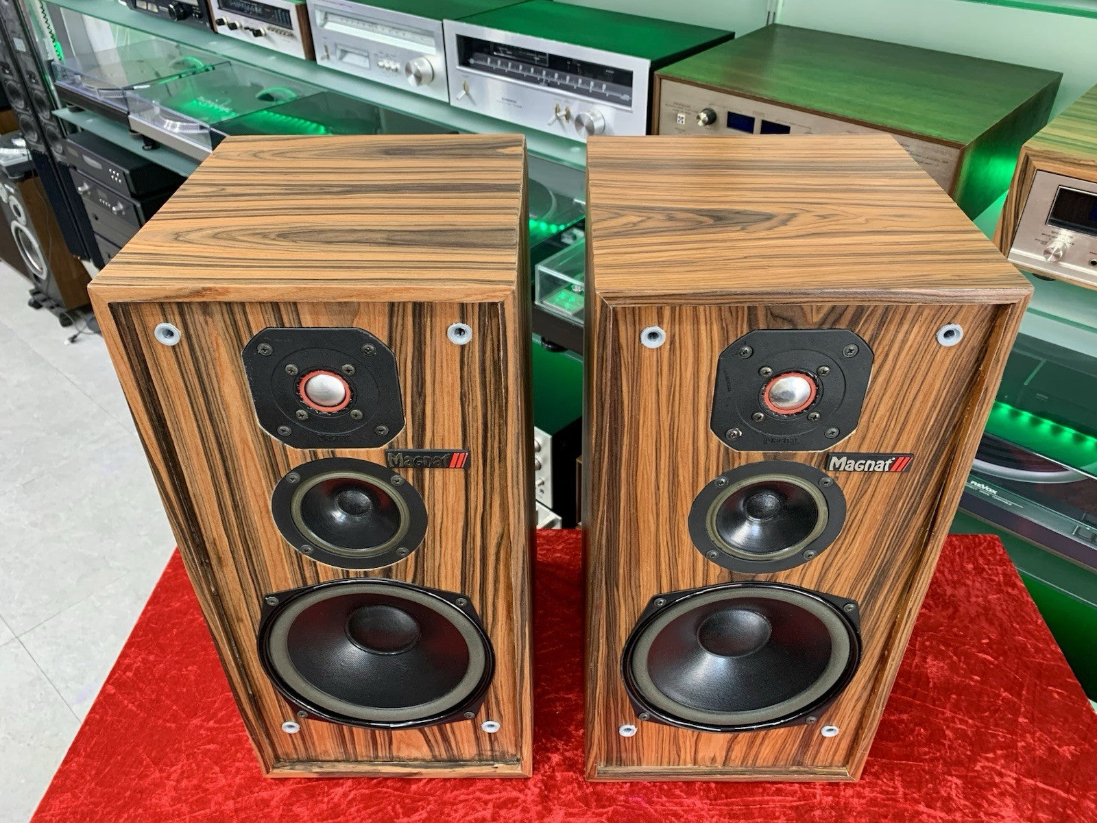MAGNAT CONCEPT 3 High End Speakers 3 Way 80Watts RMS Vintage 1990 WORK Good Look