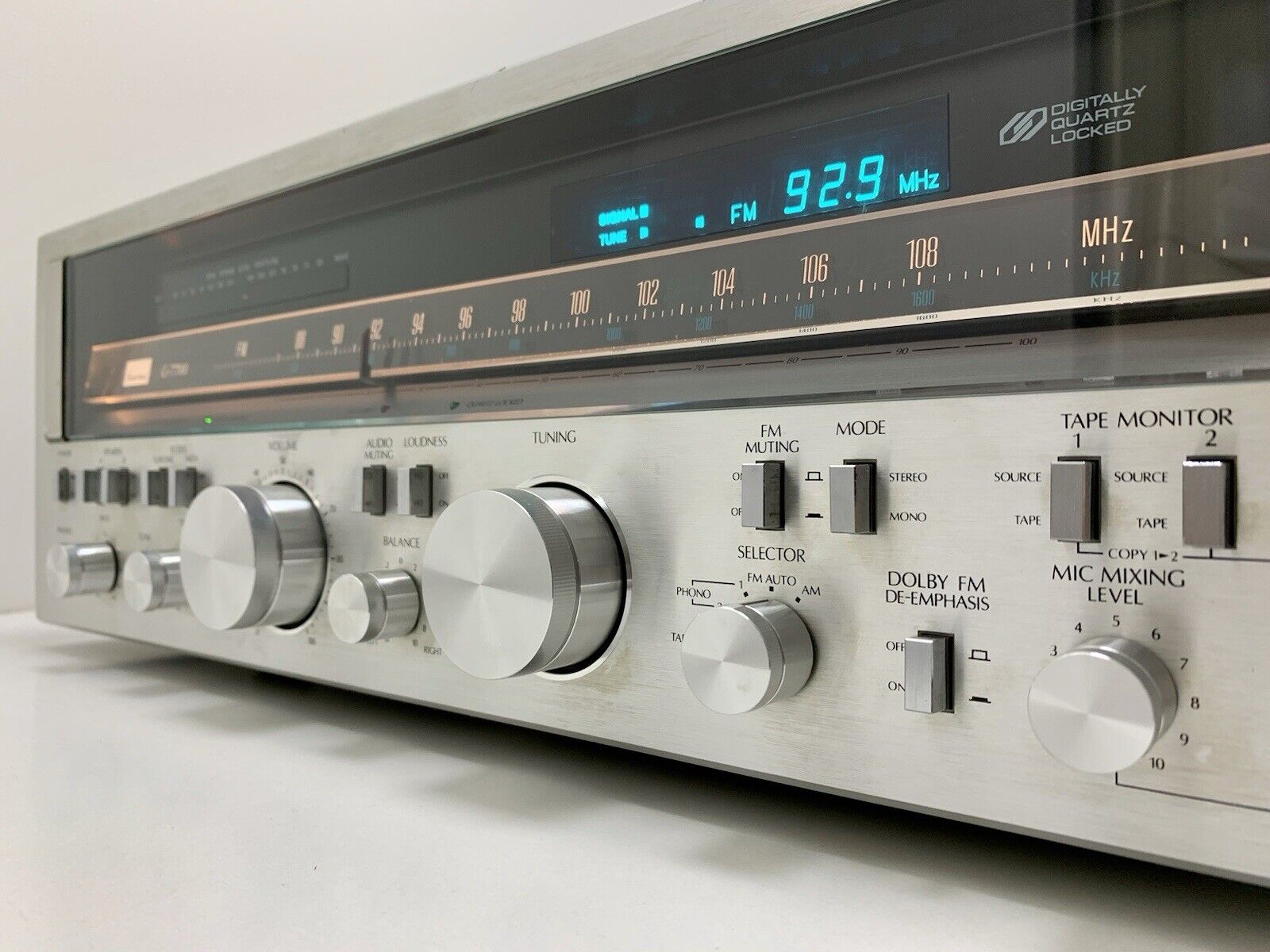 SANSUI G 7700 Stereo HiFi Receiver 120+120 Watts RMS Vintage 1979 WORK GOOD LOOK