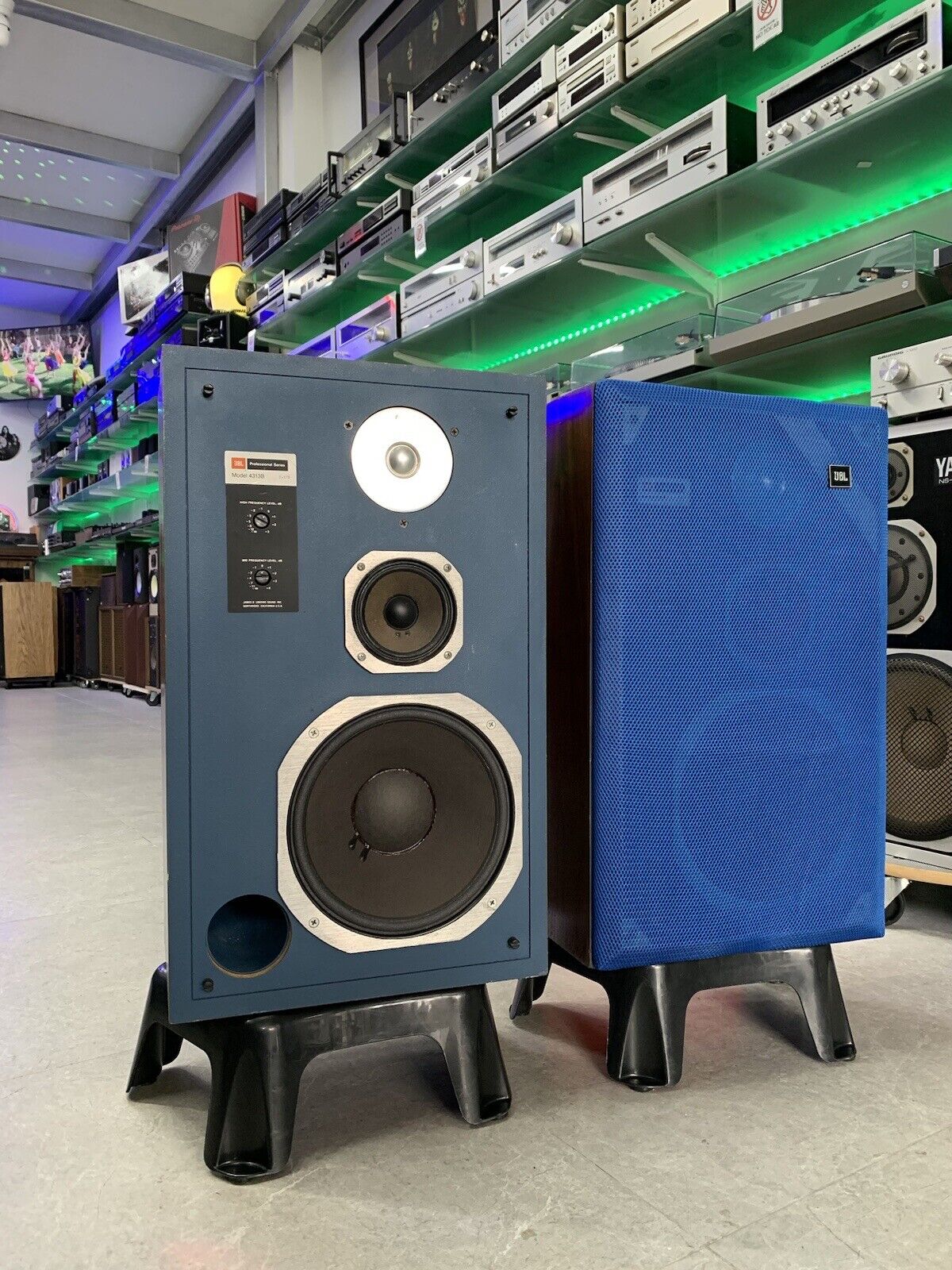 JBL 4313B LEGENDARY Studio Monitor Speakers Vintage 1980 Original Work Good Look