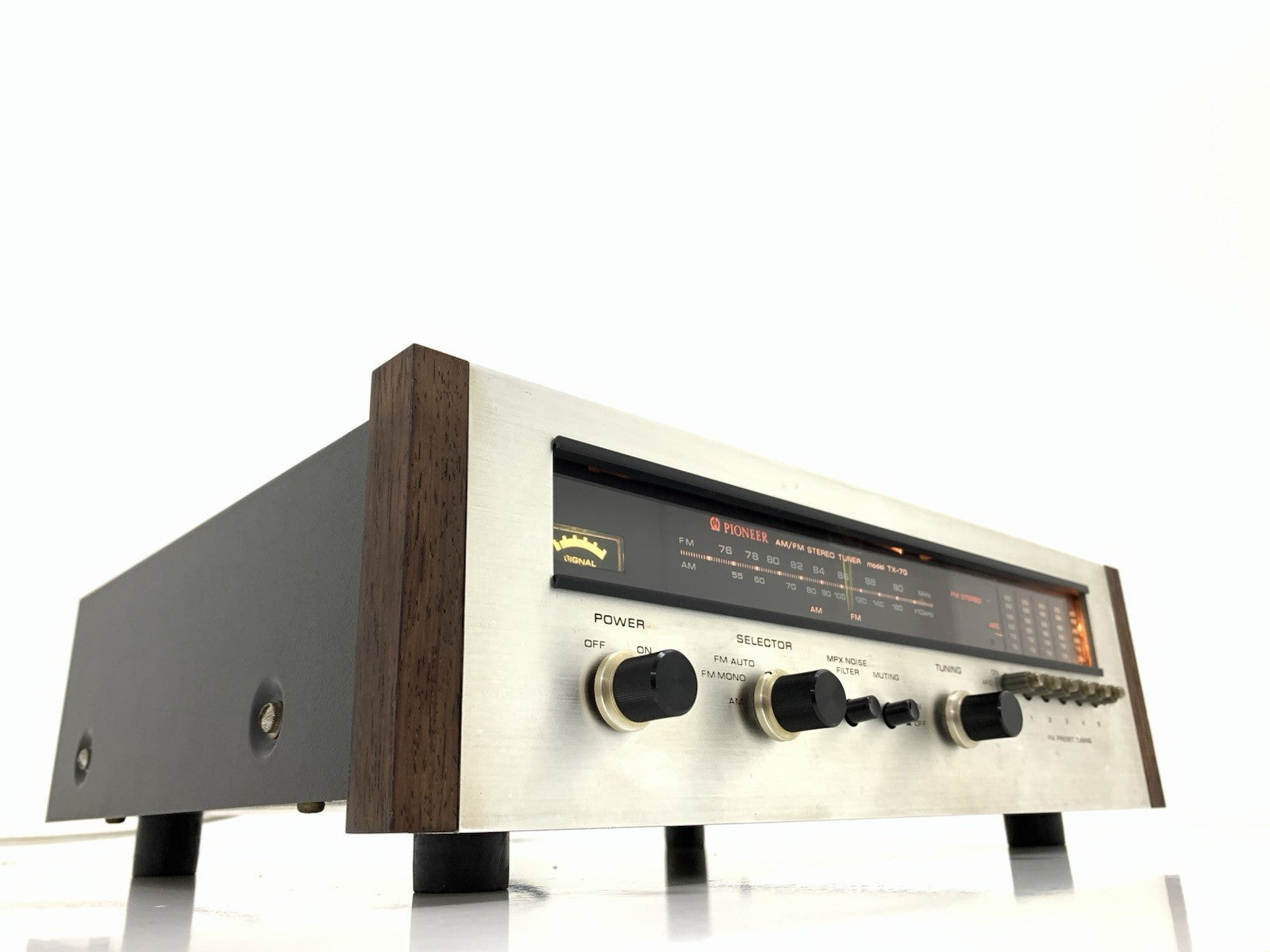 Pioneer TX 70 / TX 700 Working 76-108MHz Vintage Stereo Tuner 220/240V Good Look