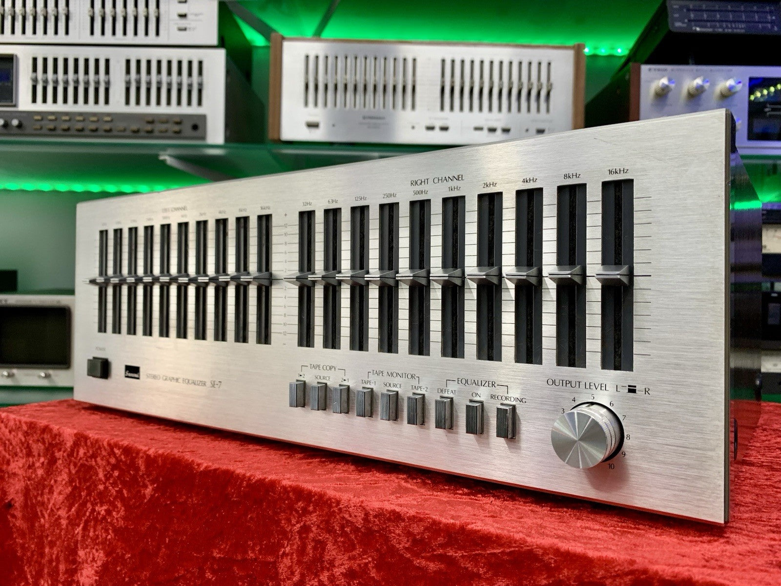 SANSUI SE-7 Stereo Graphic Equalizer  Vintage 1979  Wood WORK Like New Good Look
