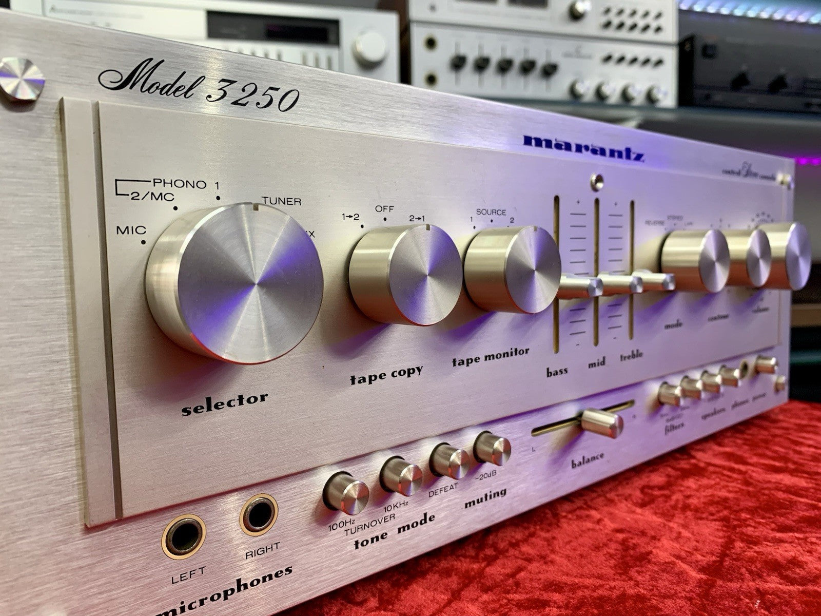 MARANTZ Model 3250 Stereo Pre Amplifier Vintage 1978 High End Working Good Look