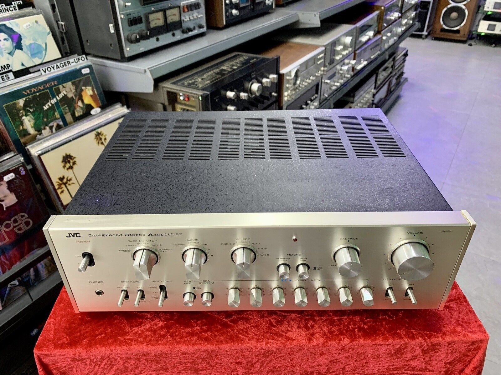 JVC VN-900 STEREO INTEGRATED AMPLIFIER 50+50Watts RMS Vintage 1973 WORK GoodLook