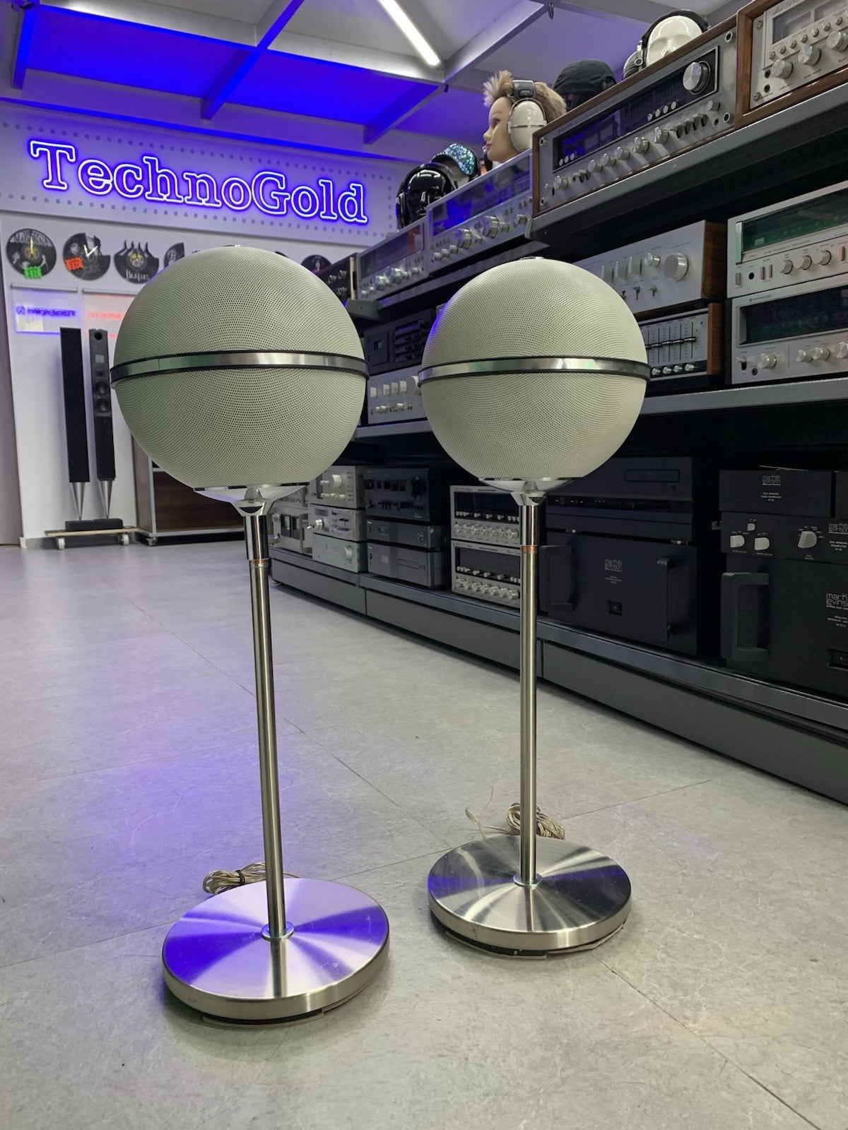 GRUNDIG Audiorama 4000 Speakers 2 Way  40 Watts RMS Vintage 1972 Work Good Look