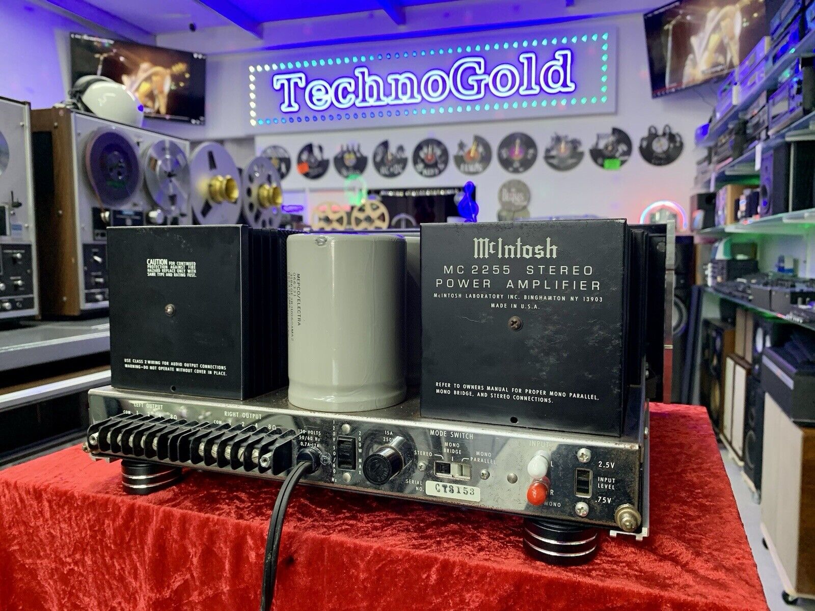 McINTOSH MC 2255 Stereo Power Amplifier 250+250 WRMS Vintage 1981 WORK Good Look