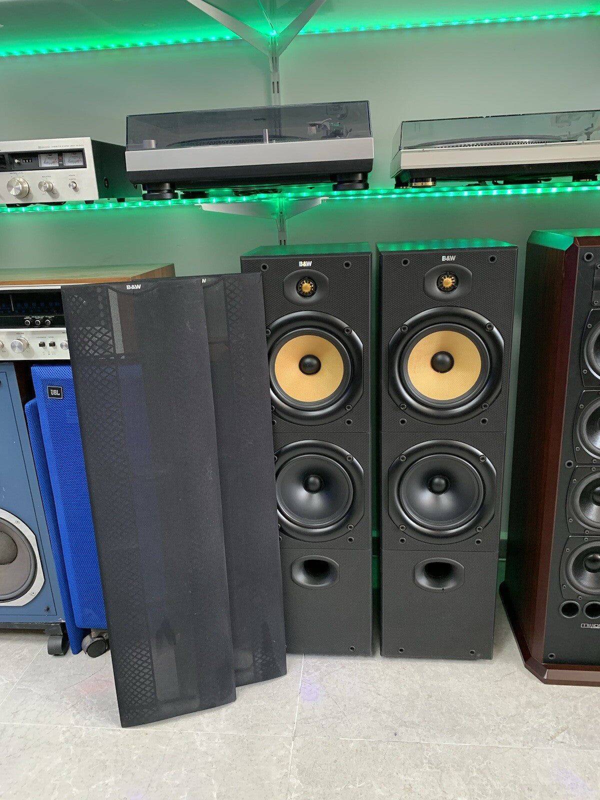 BOWERS & WILKINS B&W DM 603 Speakers 2,5 Way 120 Watts RMS Hi End WORK Good Look