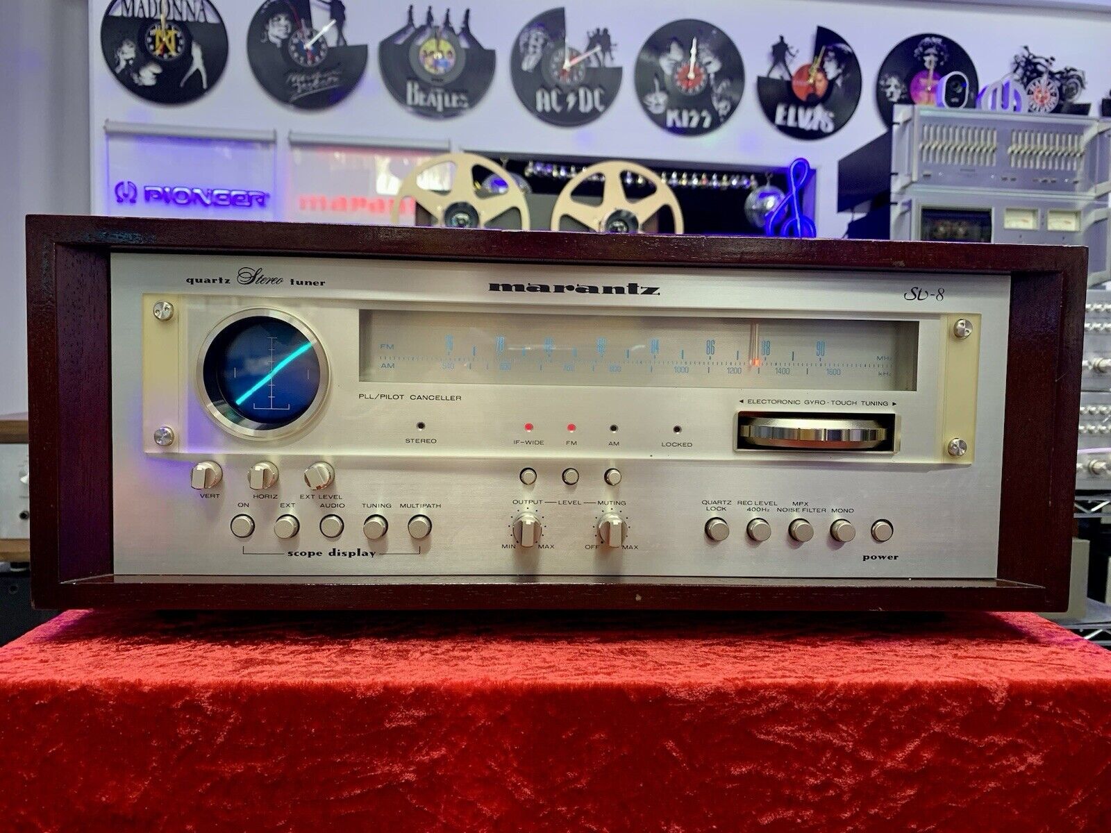 MARANTZ ST 8 AM/FM Quartz Stereo Audio Scope Tuner Vintage 1980 WORK Good Look