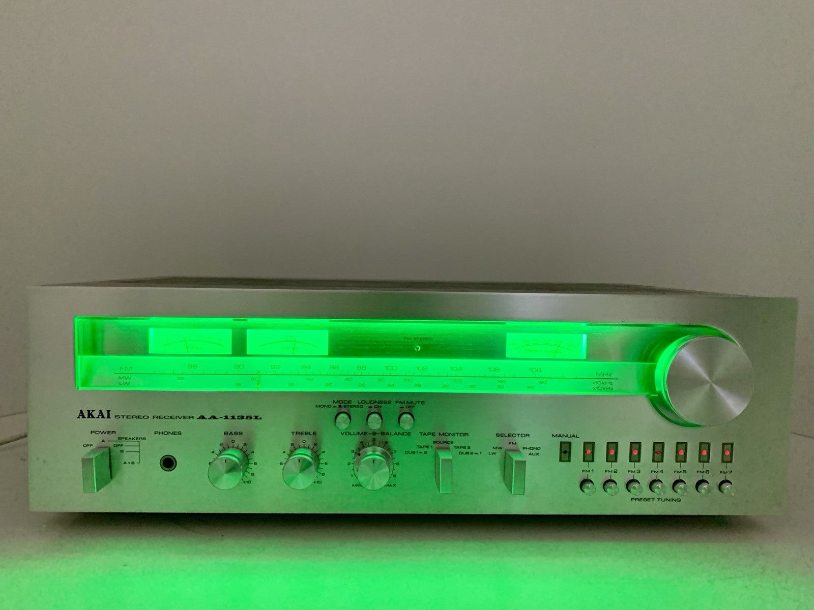 AKAI AA 1135L Stereo HiFi Receiver 38+38 Watts RMS Vintage 1979 WORK GOOD LOOK
