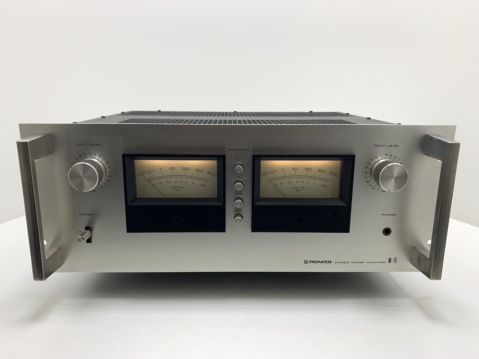 PIONEER M-75 / SPEC 4 Stereo Power Amplifier Vintage 1977 300Watts RMS Good Look