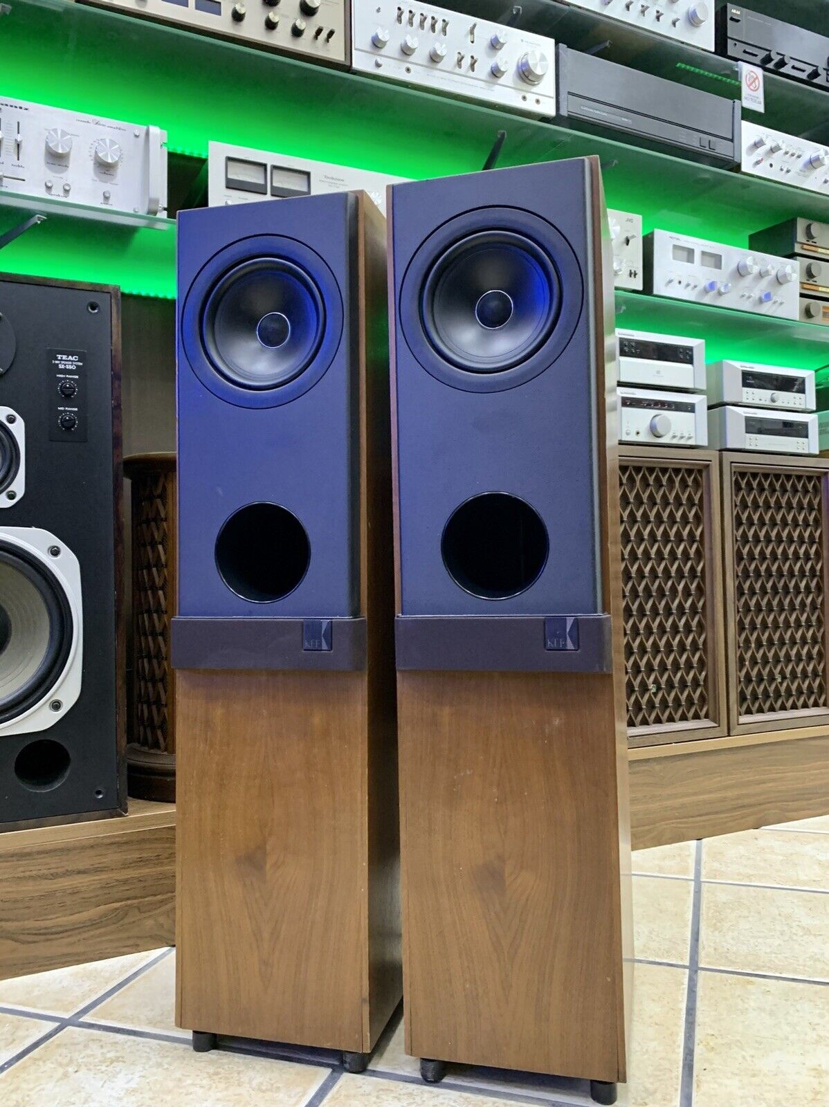 KEF REFERENCE SERIES Model 103/4S Hi End Vintage monitor Speaker 200 W Good Look