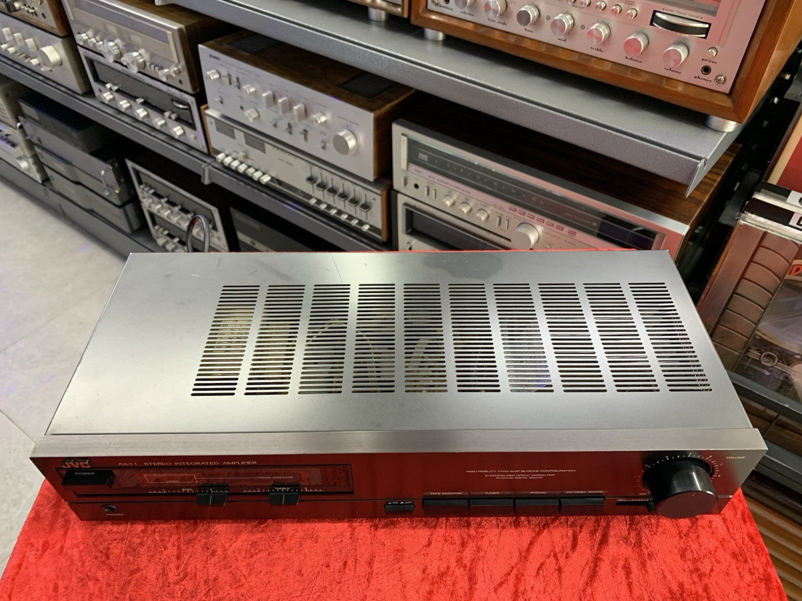 JVC AX 11 STEREO INTEGRATED AMPLIFIER 45+45Watts RMS Vintage 1985 WORK Good Look