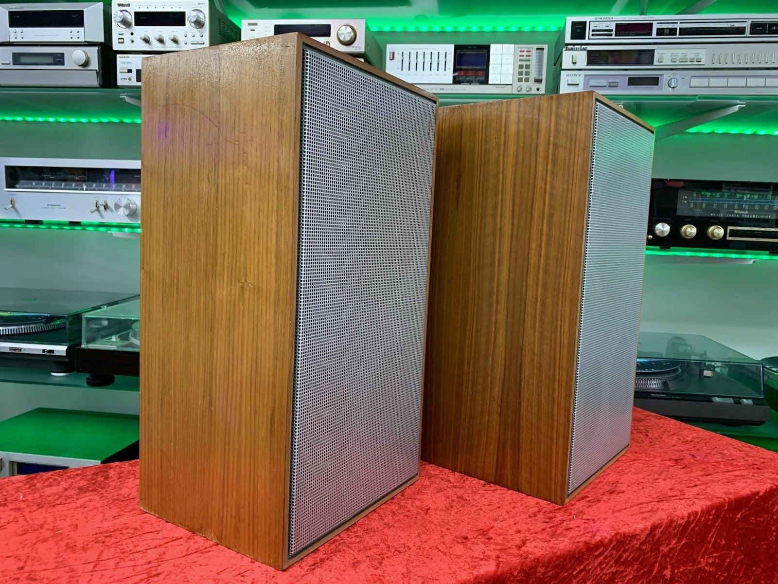 HECO Professional P 4001 Speakers 3 Way 40 Watts RMS Vintage 1971 WORK Good Look