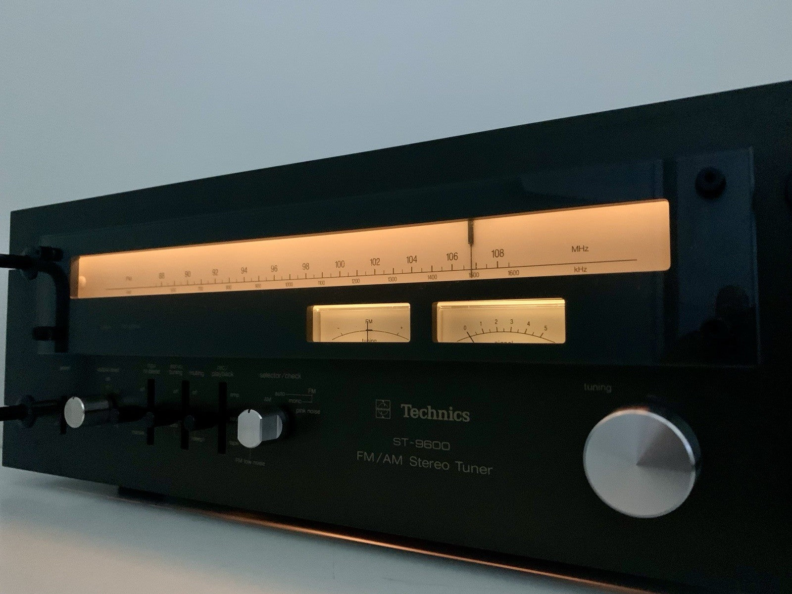 TECHNICS ST 9600 AM/FM Stereo Tuner Classic Hi Fi Vintage 1977 Working Good Look
