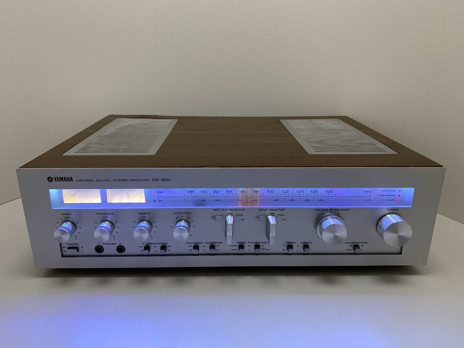 YAMAHA CR-820 AM FM Stereo Receiver 2 X 50 Watts RMS Vintage 1977 WORK Good Look