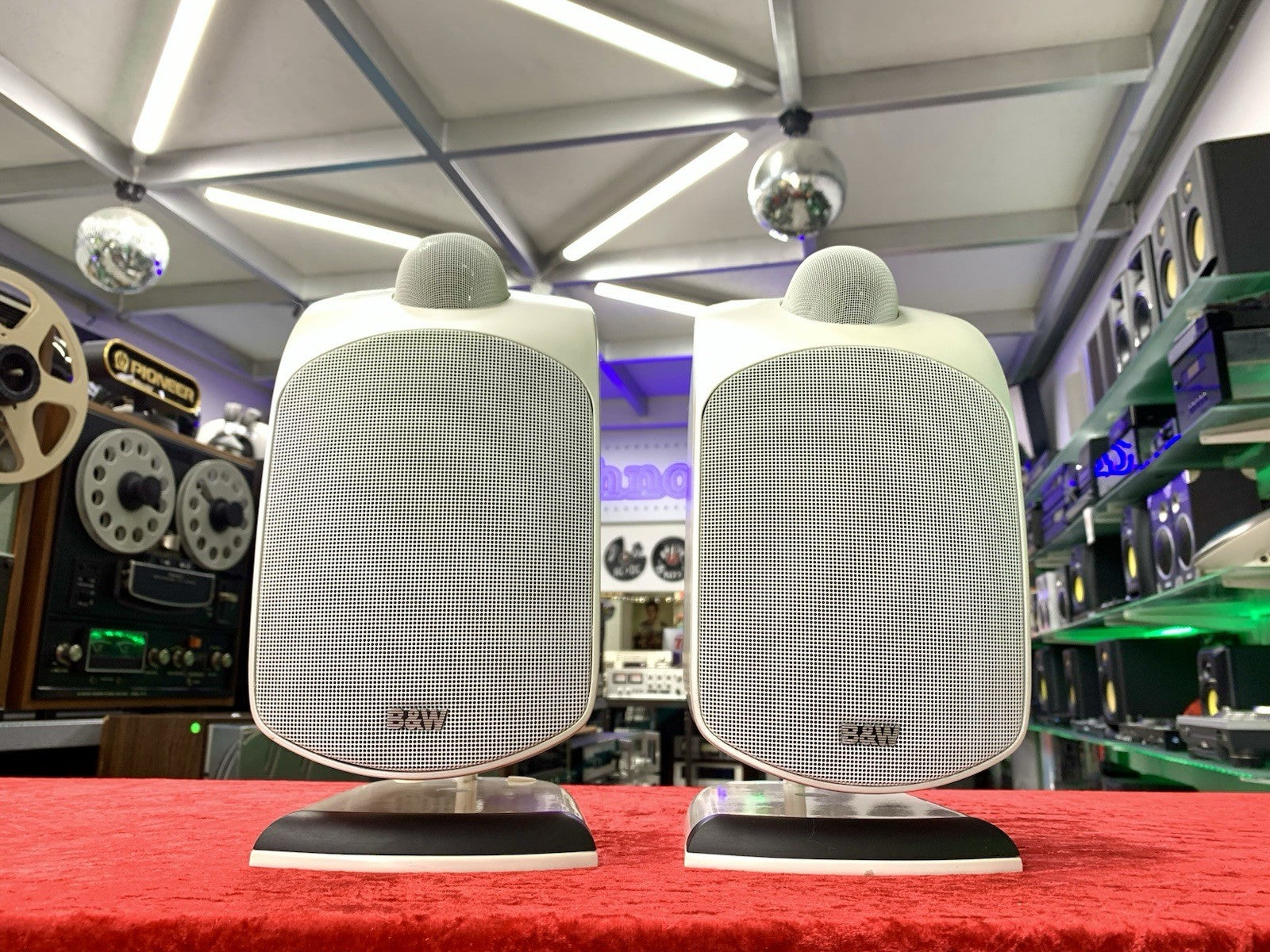 BOWERS WILKINS B&W LM 1 Studio Monitor Speakers Vintage 100 Watts Work Good Look