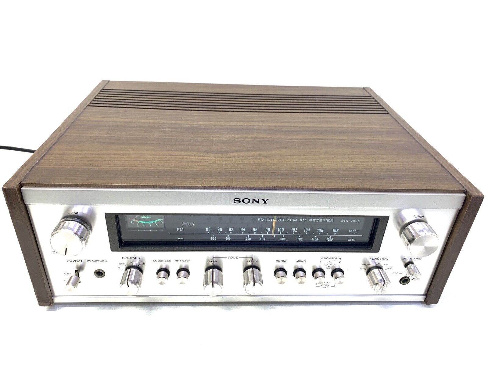 SONY STR-7025 Stereo Receiver 36 Watts RMS Vintage 1974 Refurbished Good Look