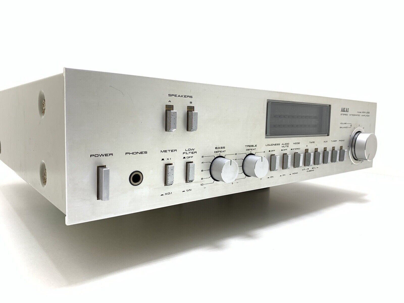 AKAI AM-U55 Stereo Integrated Amplifier 55+55 WRMS Vintage 1981 Work Good Look
