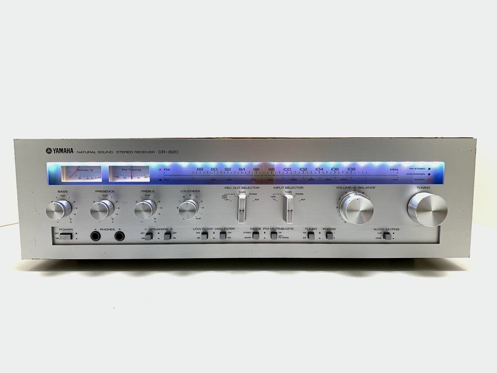 YAMAHA CR-820 AM FM Stereo Receiver 2 X 50 Watts RMS Vintage 1977 WORK Good Look