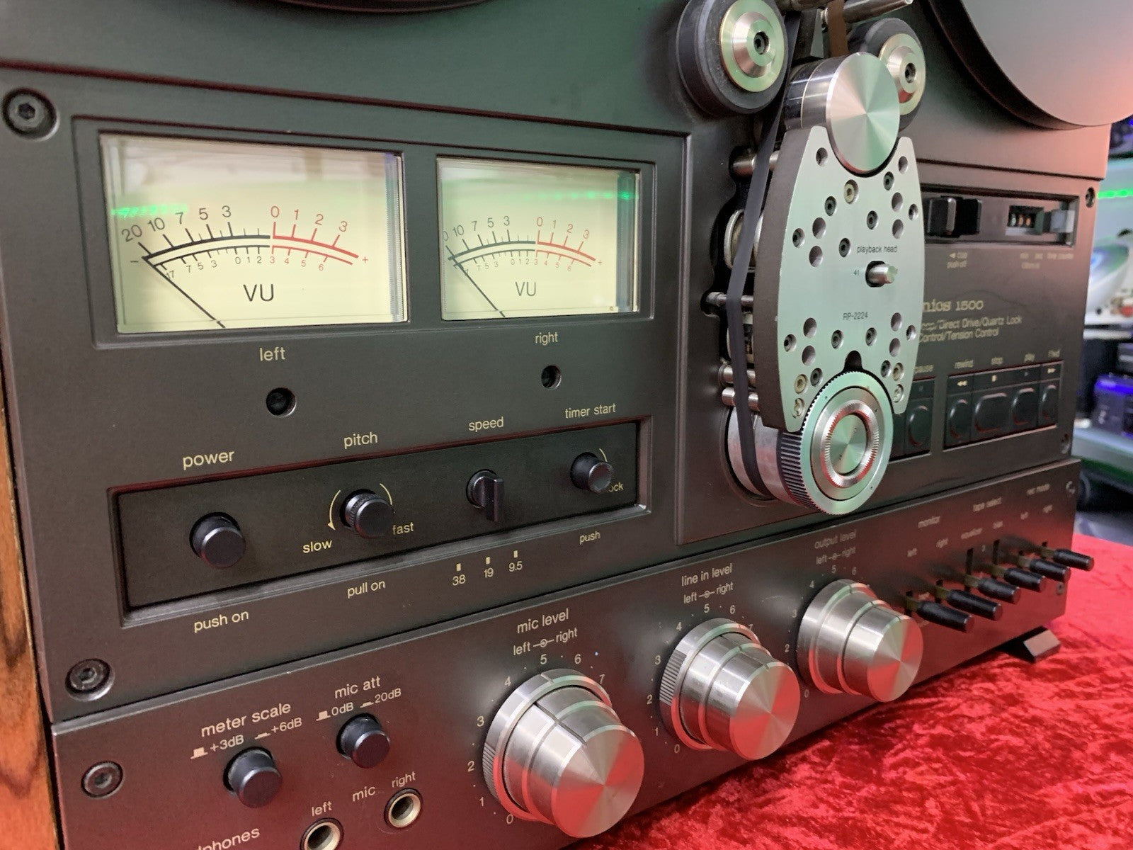 TECHNICS RS 1500U Reel to Reel 2&4 Track 10