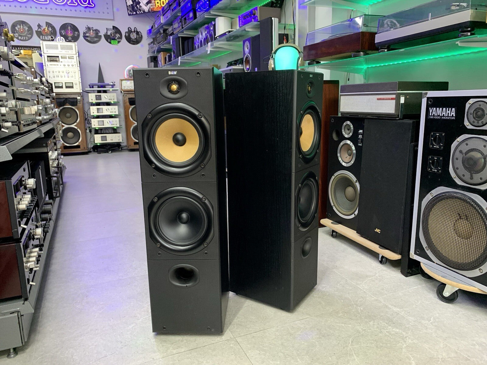 BOWERS & WILKINS B&W DM 603 Speakers 2,5 Way 120 Watts RMS Hi End WORK Good Look