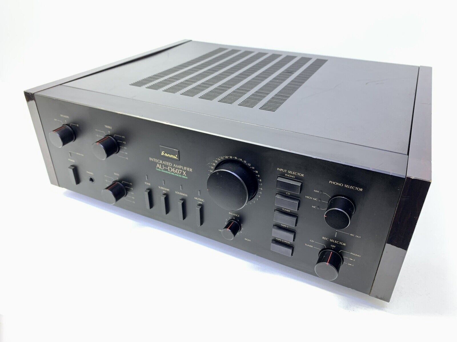 SANSUI AU-D607X Integrated Stereo Amplifier 180 Watts RMS Vintage 1984 Good Look