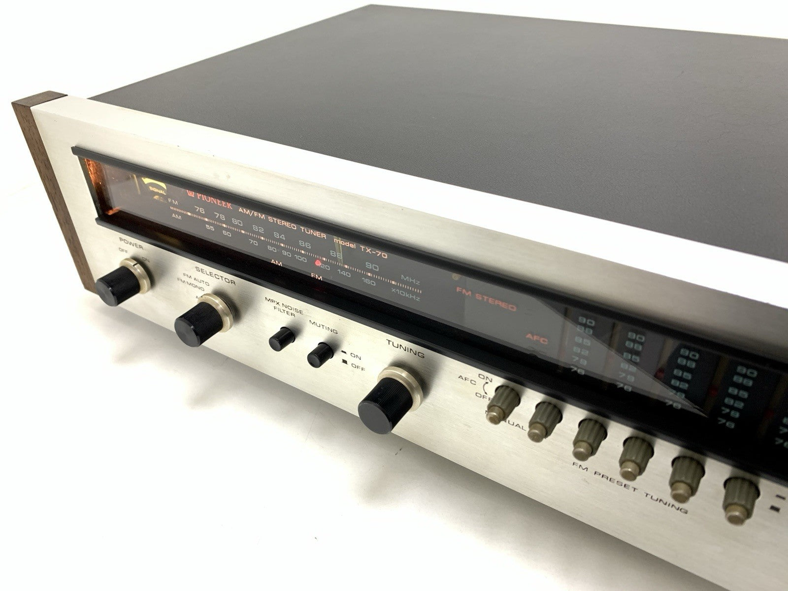 Pioneer TX 70 / TX 700 Working 76-108MHz Vintage Stereo Tuner 220/240V Good Look
