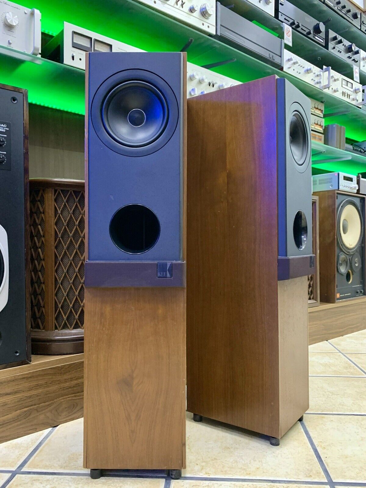 KEF REFERENCE SERIES Model 103/4S Hi End Vintage monitor Speaker 200 W Good Look