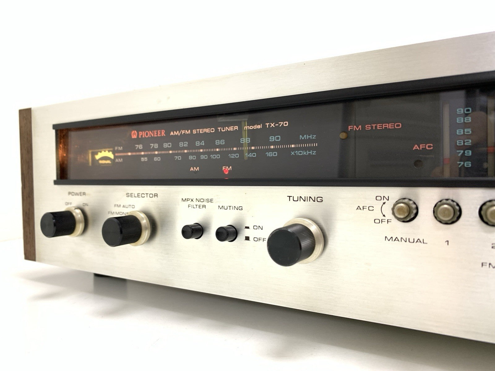Pioneer TX 70 / TX 700 Working 76-108MHz Vintage Stereo Tuner 220/240V Good Look