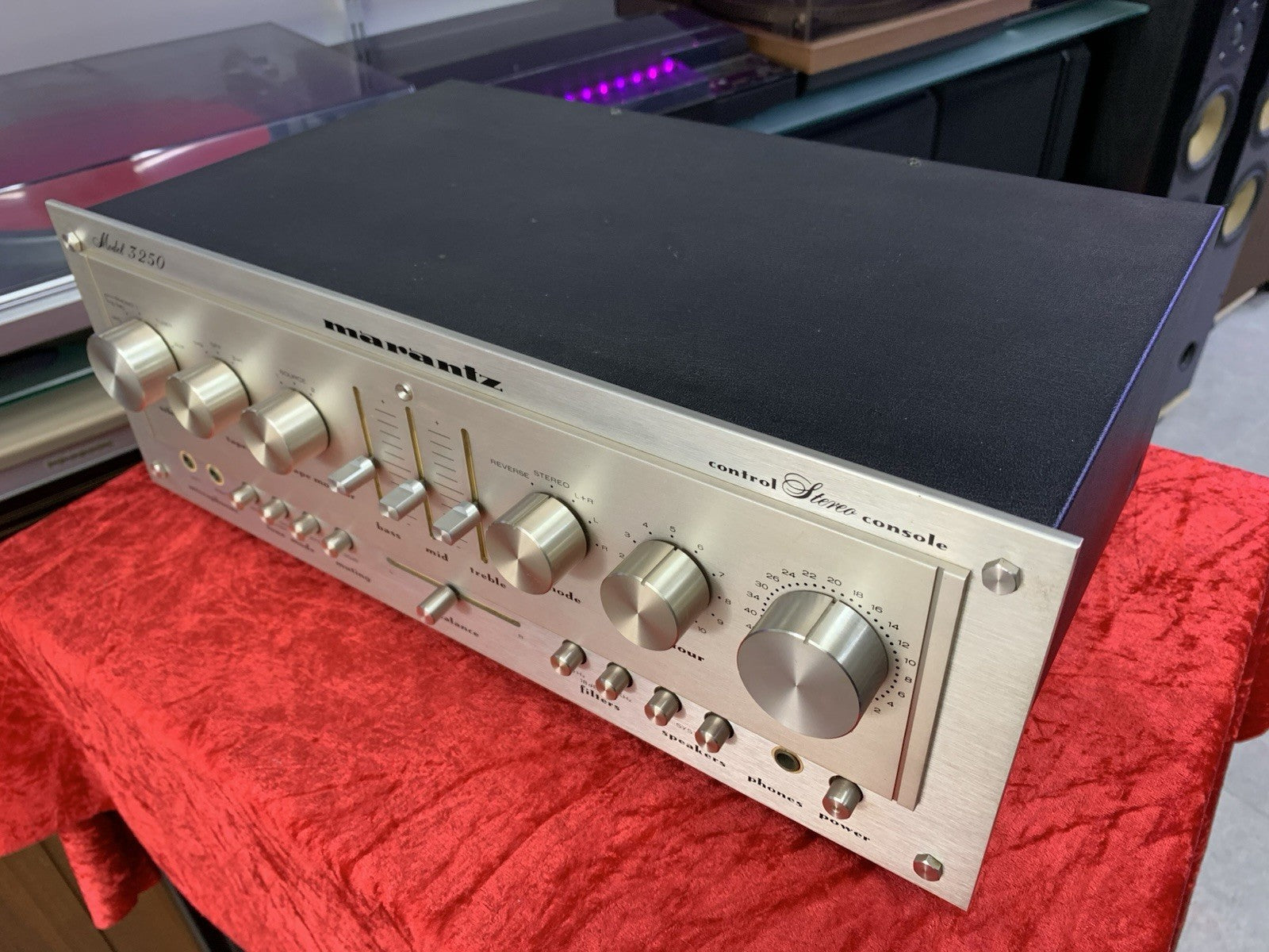 MARANTZ Model 3250 Stereo Pre Amplifier Vintage 1978 High End Working Good Look