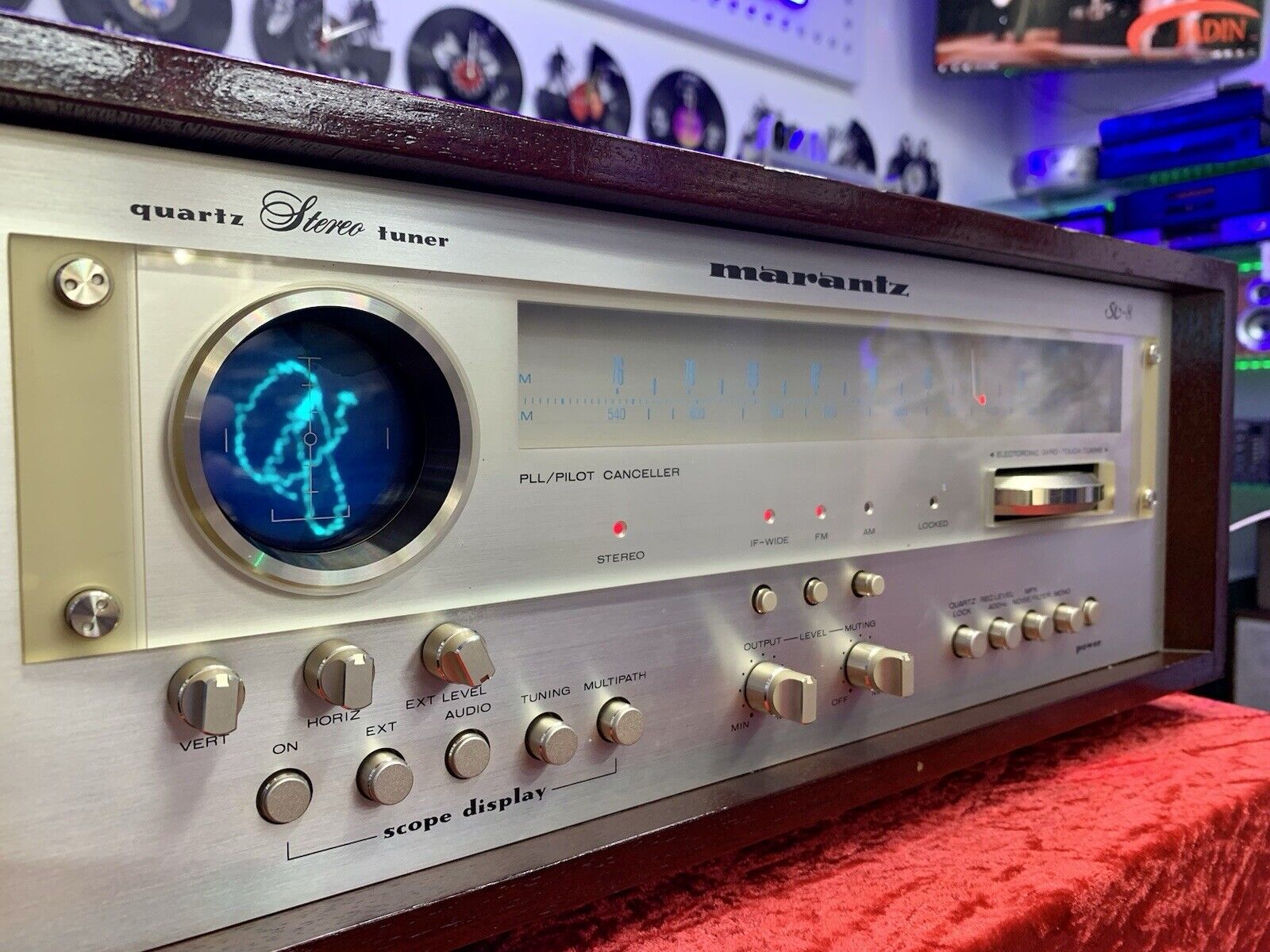 MARANTZ ST 8 AM/FM Quartz Stereo Audio Scope Tuner Vintage 1980